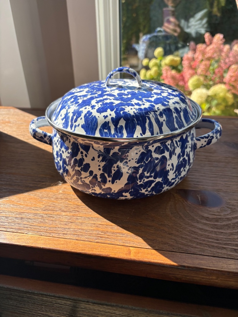Golden Rabbit Dutch oven - Picture 6 of 6